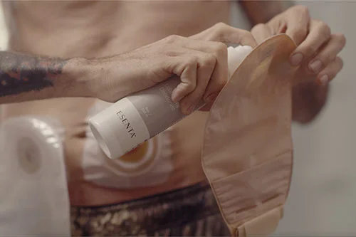 Mężczyzna z akcesorium