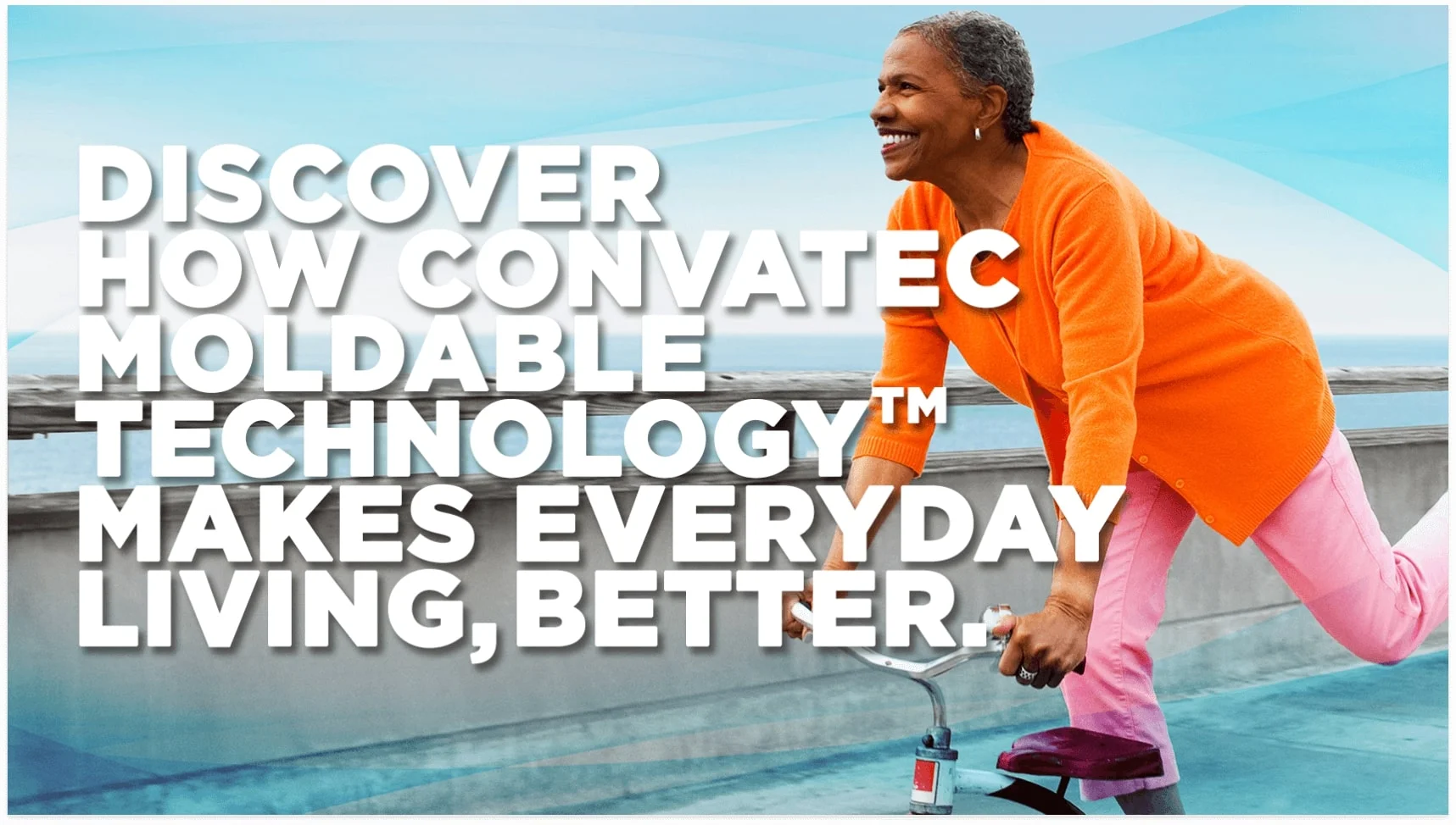 Un homme courant sur une scène