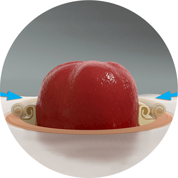 czerwona kulka na talerzu